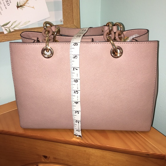 ⭐️HOST PICK⭐️ NWT 💯% Authentic Michael Kors medium Cynthia satchel - Picture 3 of 15